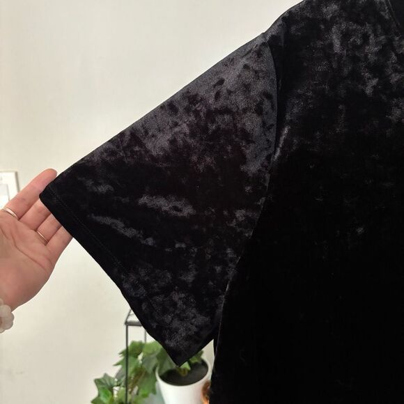 Lane Bryant Black Short Sleeve crushed Velvet Top new 26/28 witchy - Picture 3 of 8